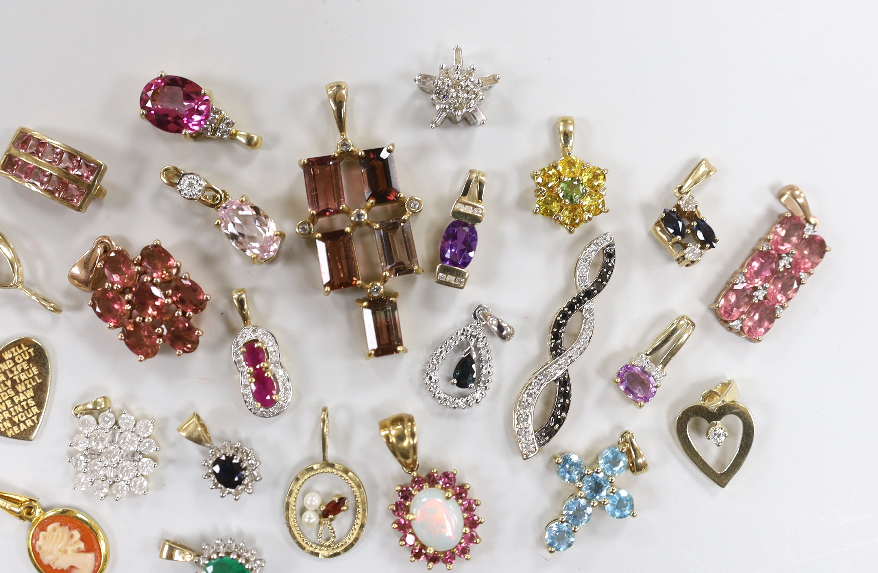 A collection of twenty one assorted modern 9ct gold and gem set pendants including diamond cluster, 14mm and diamond small star, largest overall 39mm, gross weight 33 grams, a 14ct gold and diamond chip set heart pendant